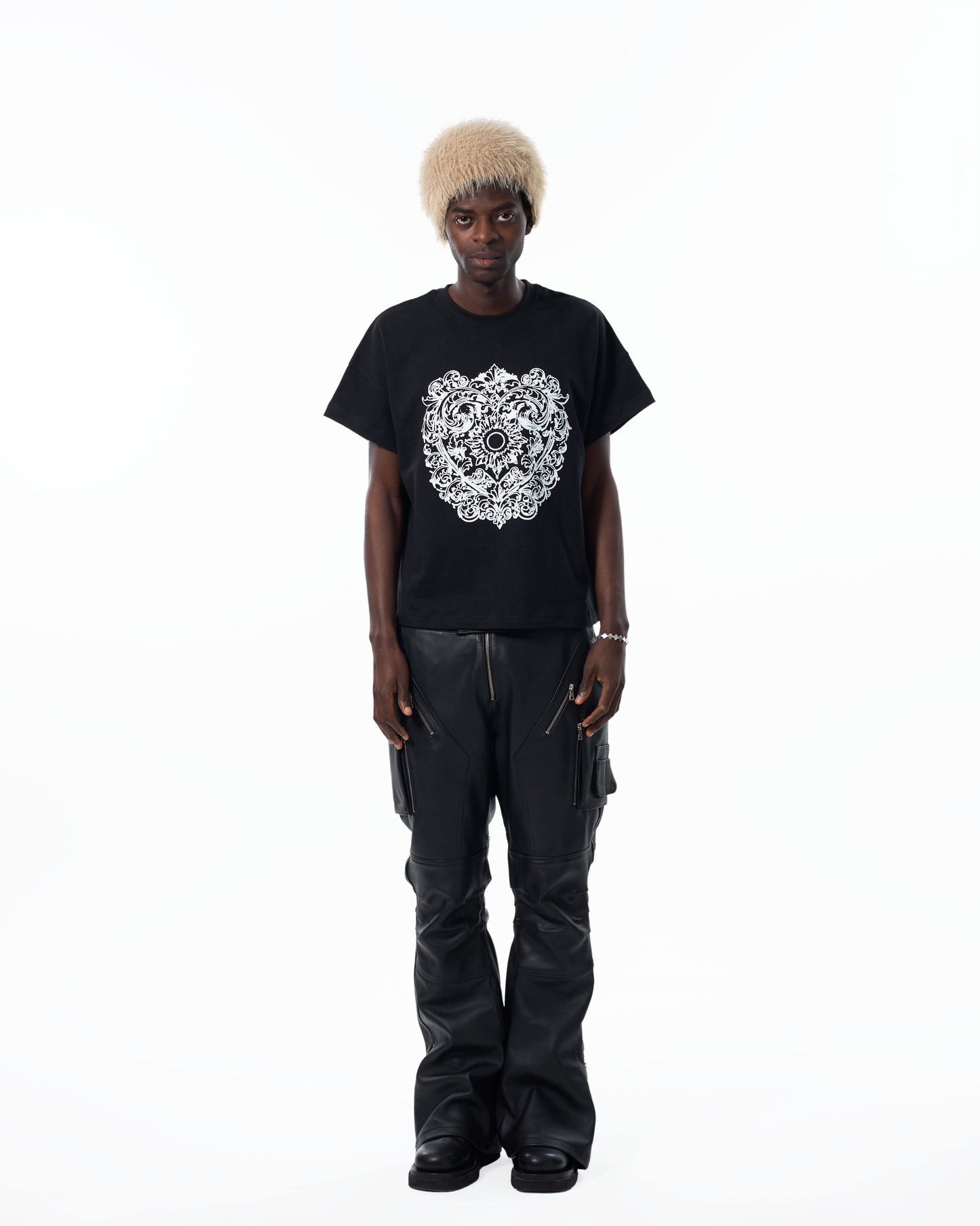 HEART CREST T SHIRT BLACK