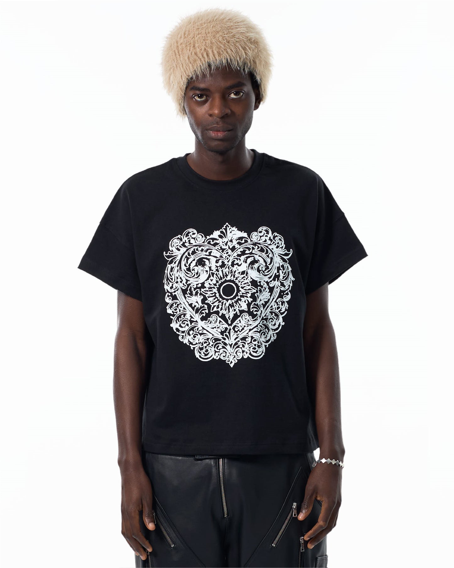HEART CREST T SHIRT BLACK