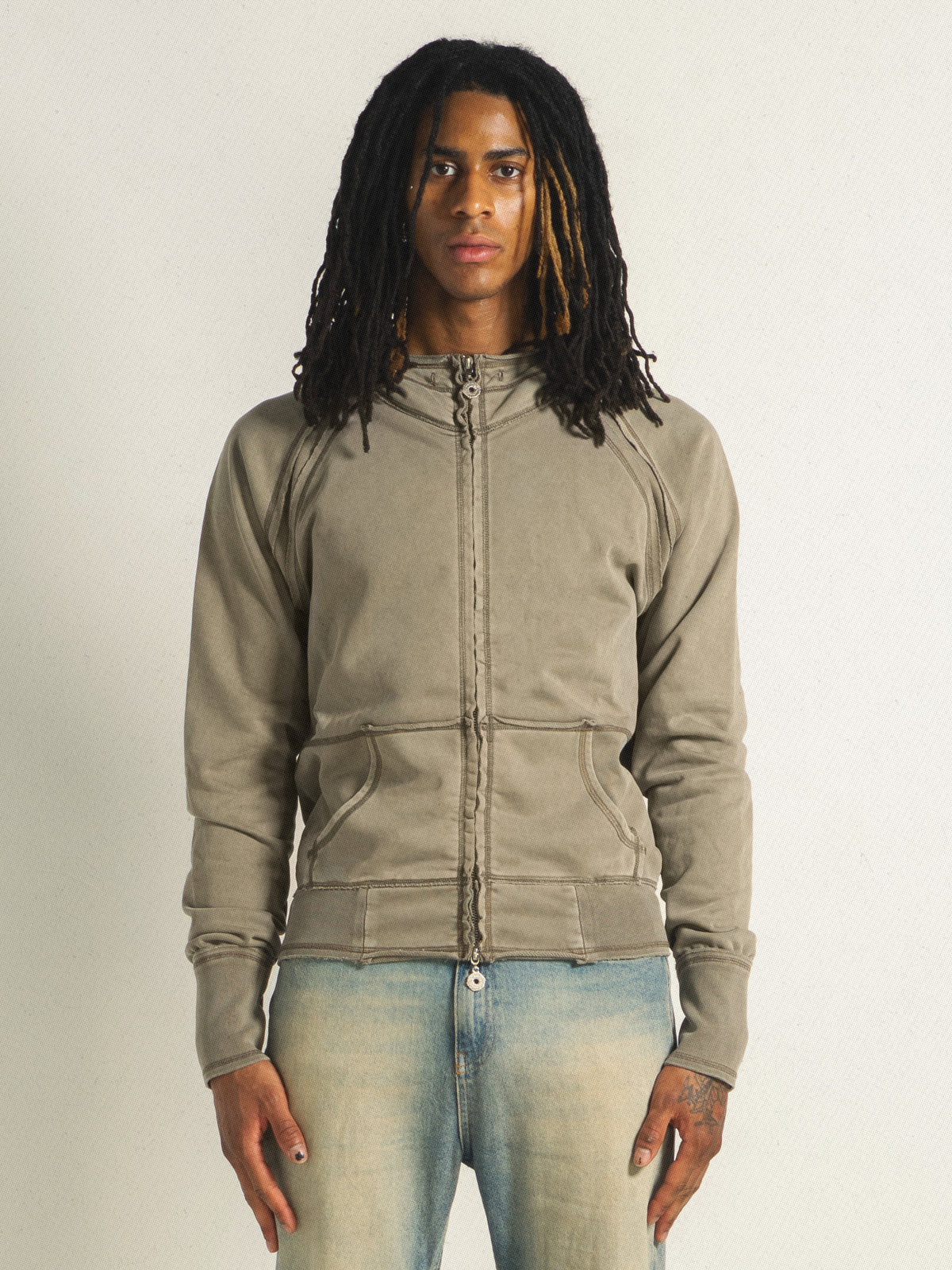 EXPOSED SEAM ZIP HOODIE KHAKI