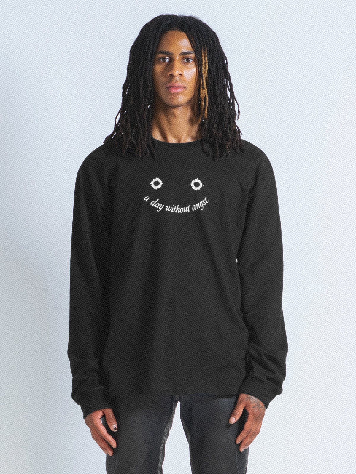 SMILE CREST LONGSLEEVE BLACK